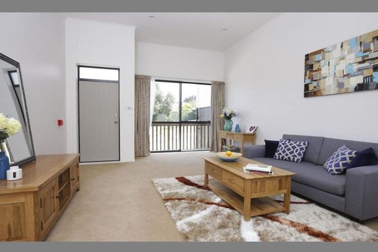 Photo of property in 10/2 Swan Hill Drive, Glen Eden, Auckland, 0602