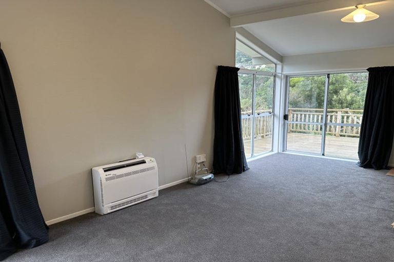 Photo of property in 33 Woolwich Close, Whitby, Porirua, 5024