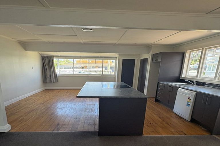 Photo of property in 76 Wharf Road, Te Atatu Peninsula, Auckland, 0610