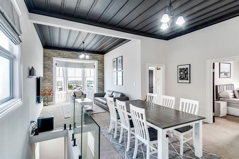 Photo of property in 30 Colenso Avenue, Hospital Hill, Napier, 4110