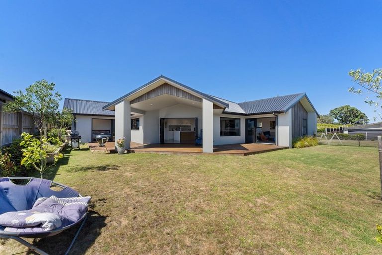 Photo of property in 18 Kotare Drive, Waiwhakaiho, New Plymouth, 4312