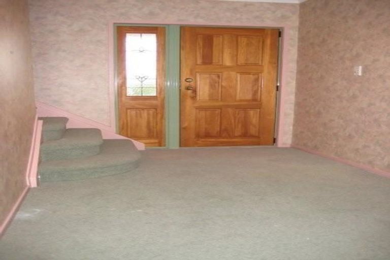 Photo of property in 16 Garcia Place, West Harbour, Auckland, 0618