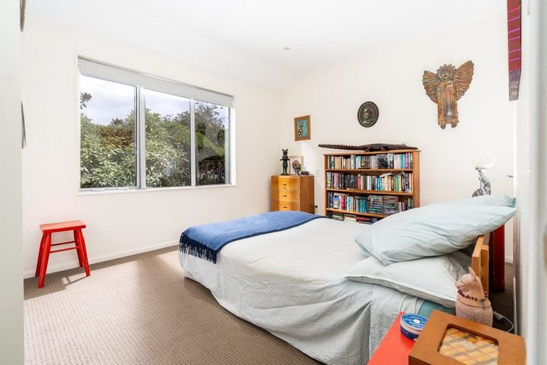 Photo of property in 10 Futuna Close, Karori, Wellington, 6012