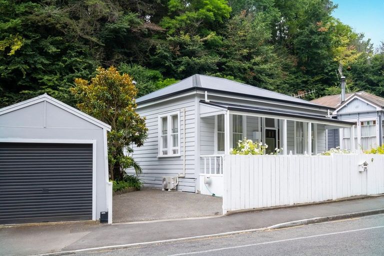 Photo of property in 107 Shakespeare Road, Bluff Hill, Napier, 4110