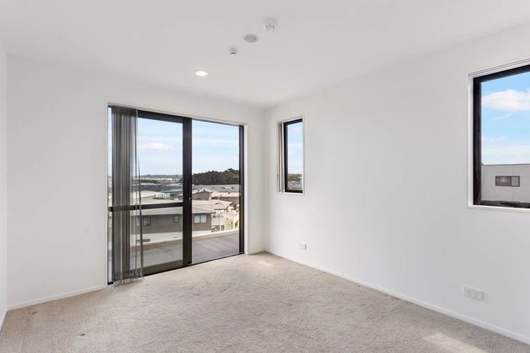 Photo of property in Apollo Apartments, 201/46 Rosedale Road, Rosedale, Auckland, 0632