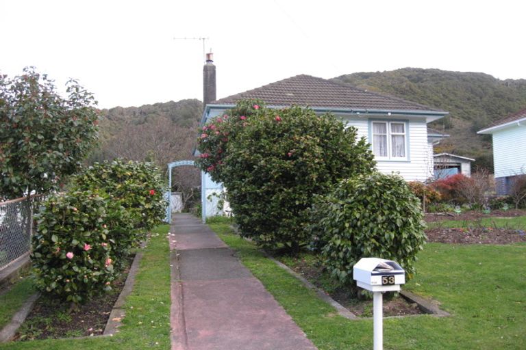 Photo of property in 53 Lees Grove, Wainuiomata, Lower Hutt, 5014