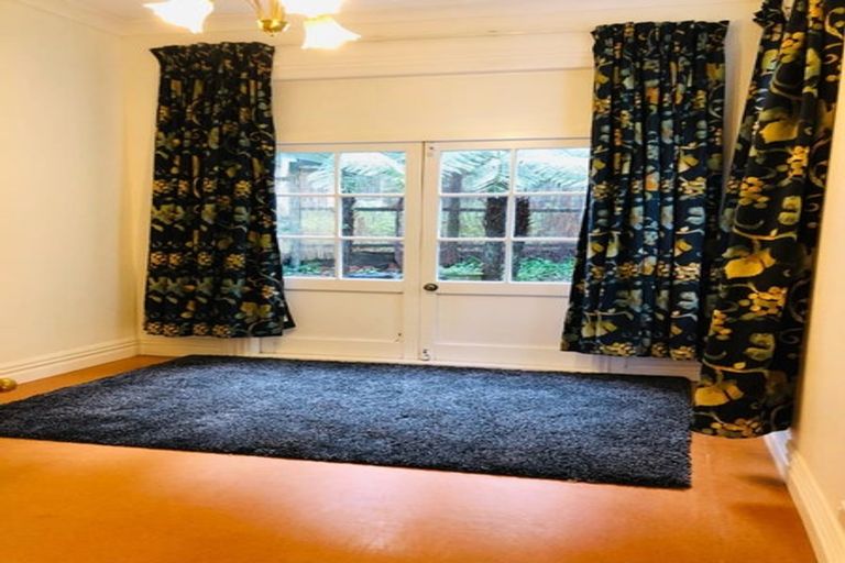 Photo of property in 55 Garden Road, Northland, Wellington, 6012