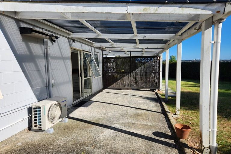 Photo of property in 41 Pohutukawa Avenue, Red Beach, 0932