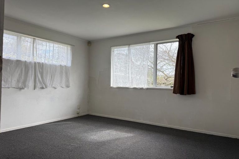 Photo of property in 402 Roscommon Road, Clendon Park, Auckland, 2103