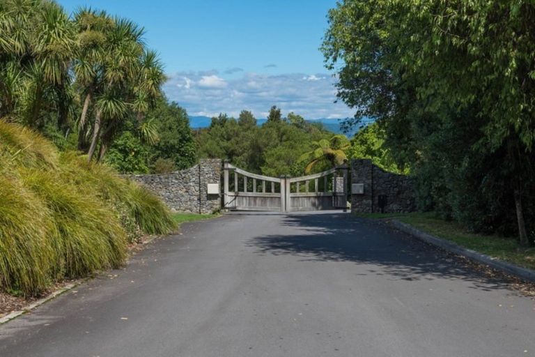 Photo of property in 44 Whakamoenga Point, Acacia Bay, Taupo, 3385