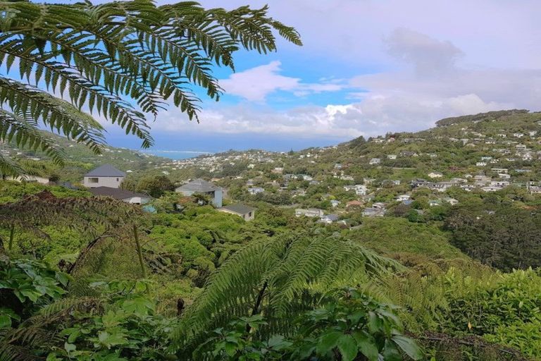 Photo of property in 77 Chartwell Drive, Crofton Downs, Wellington, 6035