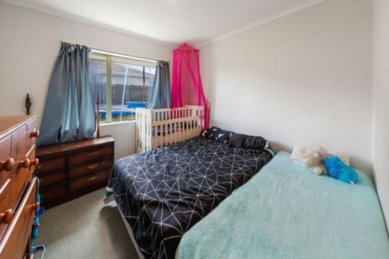 Photo of property in 1/11 Solveig Place, Randwick Park, Auckland, 2105