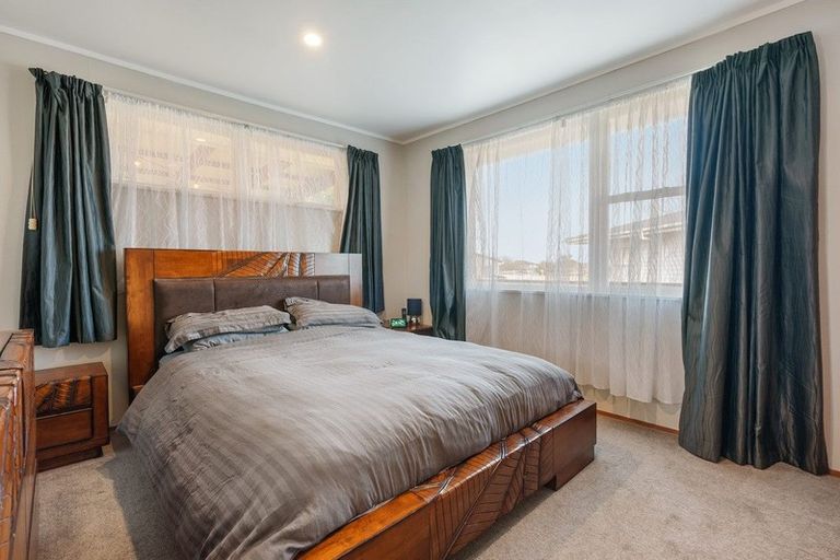 Photo of property in 99 Cargill Street, Papakura, 2110