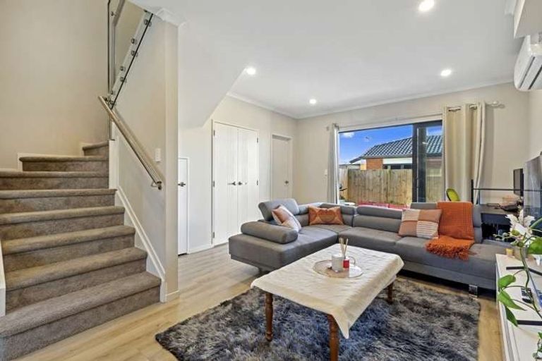 Photo of property in 10e Roberts Road, Te Atatu South, Auckland, 0610