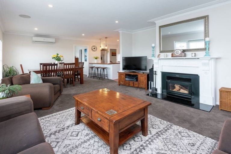 Photo of property in 24 Cheriton Road, Mellons Bay, Auckland, 2014