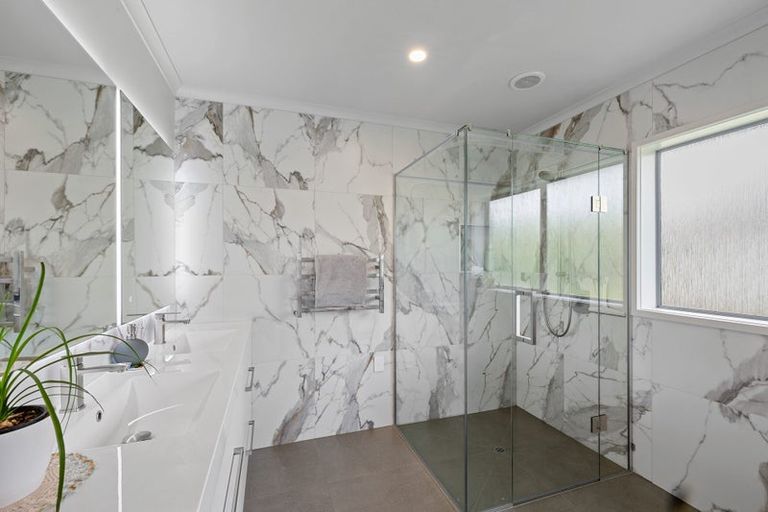 Photo of property in 6 Argyle Place, Highlands Park, New Plymouth, 4312