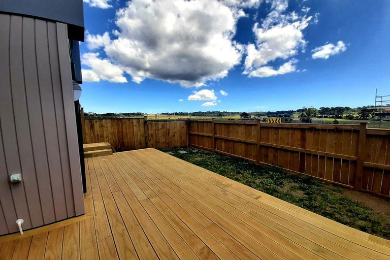 Photo of property in 105 Waekahu Road, Westgate, Auckland, 0814