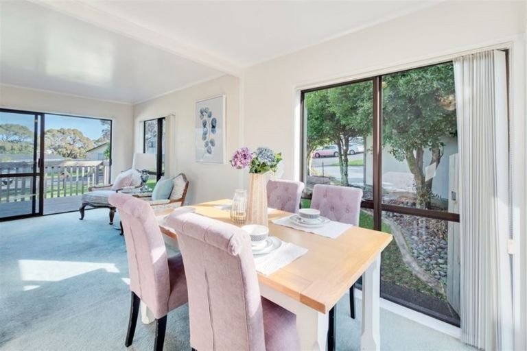 Photo of property in 15 Peterhouse Place, West Harbour, Auckland, 0618
