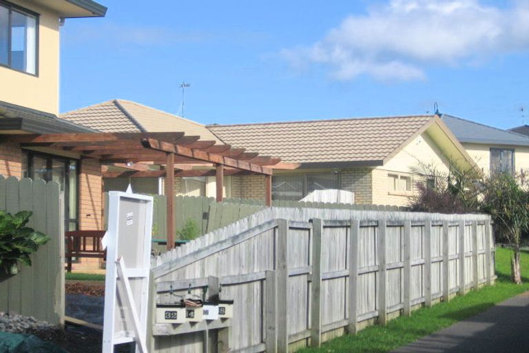 Photo of property in 32 Roy Maloney Drive, Henderson, Auckland, 0612