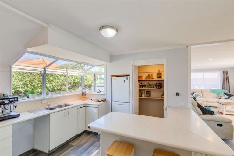 Photo of property in 32 Inwoods Road, Parklands, Christchurch, 8083