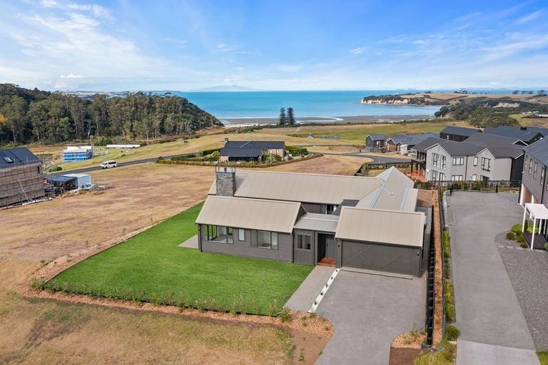 Photo of property in 32 Taha Puke Road, Okura Bush, Silverdale, 0794