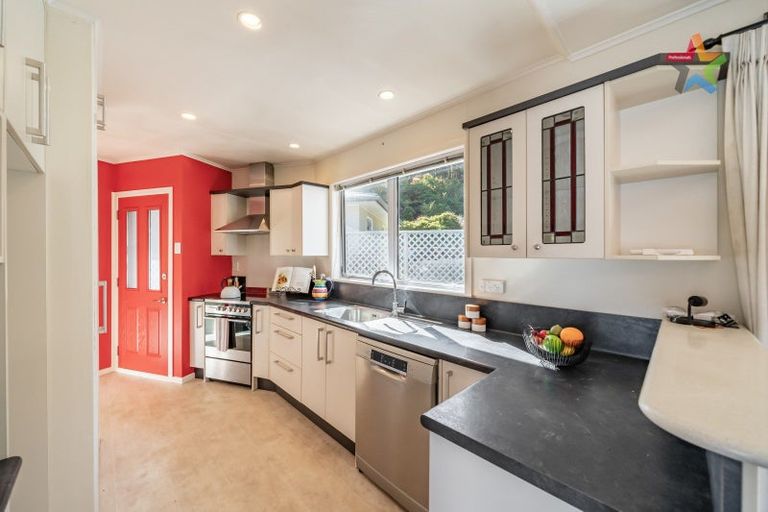 Photo of property in 11 Mimihau Grove, Wainuiomata, Lower Hutt, 5014