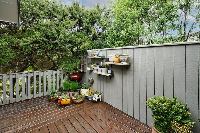 Photo of property in 15 Charlotte Way, Raumati South, Paraparaumu, 5032