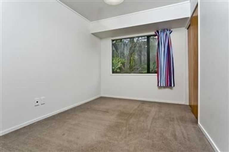 Photo of property in 10 Camilla Grove, Totara Vale, Auckland, 0629