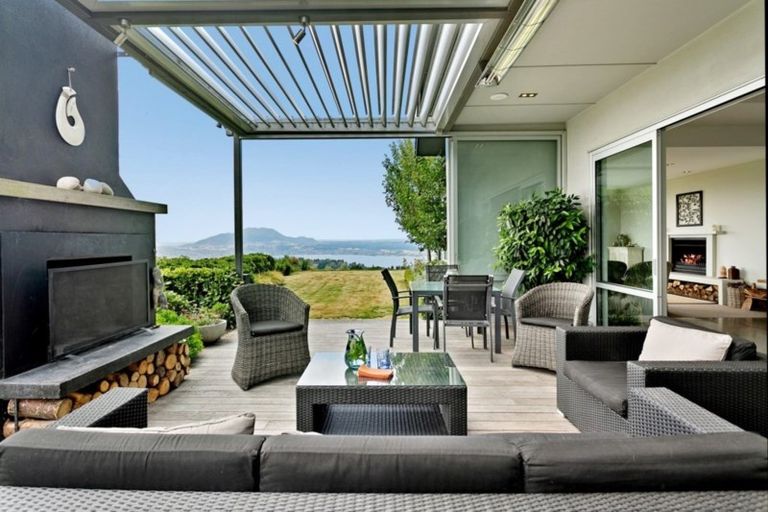 Photo of property in 115 Highland Drive, Acacia Bay, Taupo, 3385