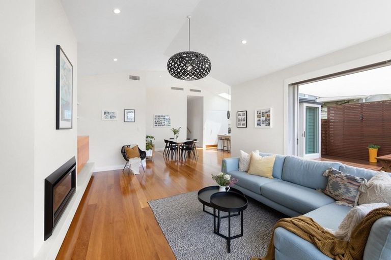 Photo of property in 31 Walmer Road, Point Chevalier, Auckland, 1022