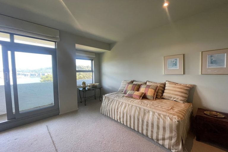 Photo of property in Beauport Apartments, 2/30 The Crescent, Roseneath, Wellington, 6011
