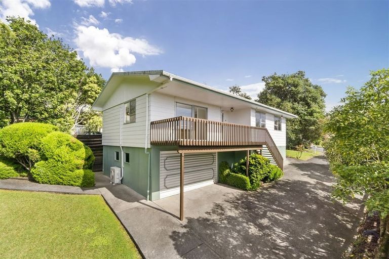 Photo of property in 27 Trias Road, Totara Vale, Auckland, 0629