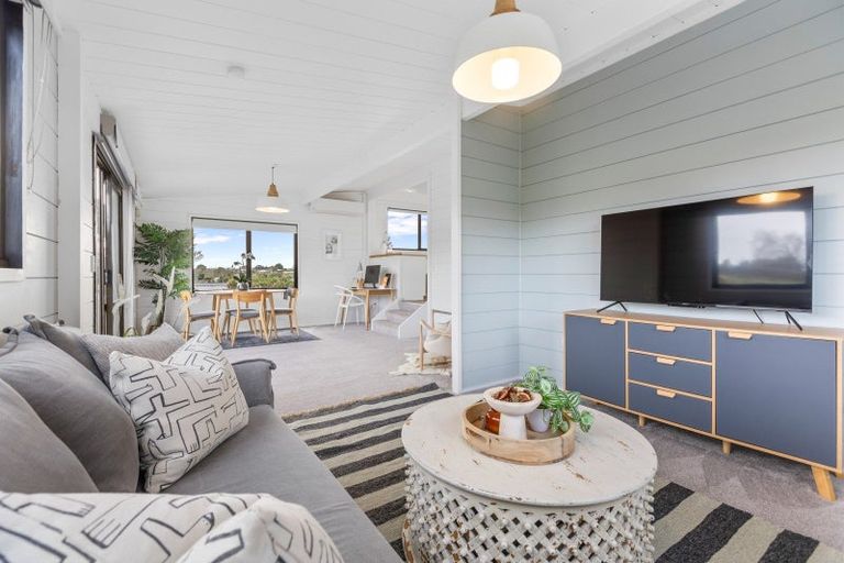 Photo of property in 71 Heta Road, Highlands Park, New Plymouth, 4312