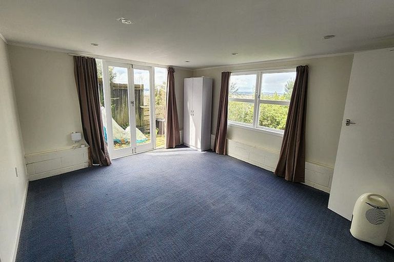 Photo of property in 139 Luckens Road, West Harbour, Auckland, 0618