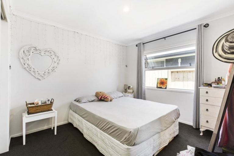 Photo of property in 28 Batty Street, Papamoa Beach, Papamoa, 3118