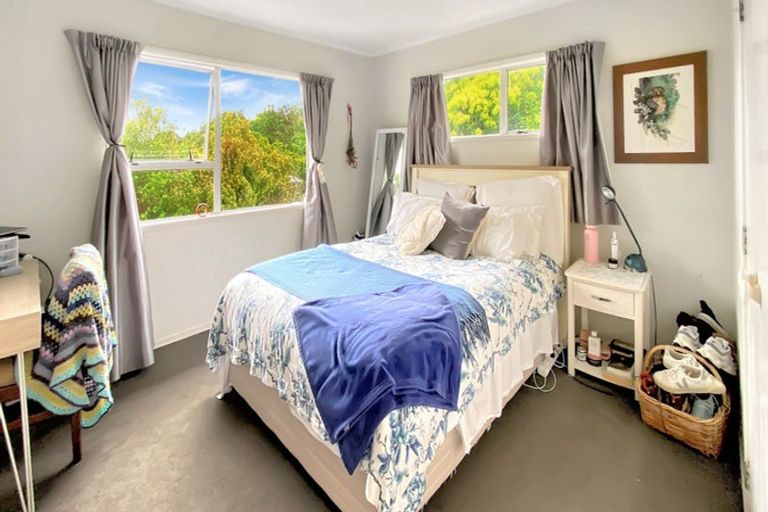 Photo of property in 27 Malters Place, Browns Bay, Auckland, 0630