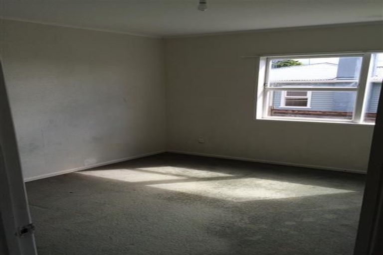 Photo of property in 18a Sylvan Crescent, Te Atatu South, Auckland, 0610