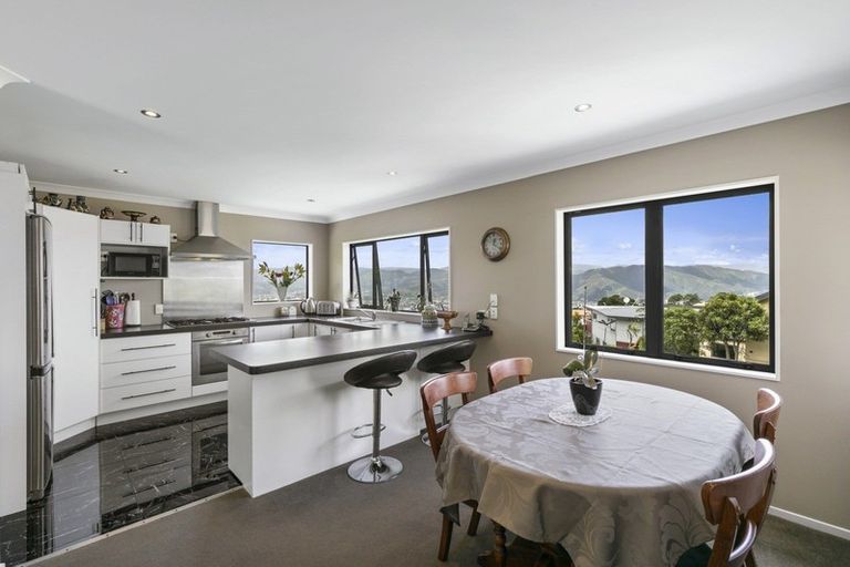 Photo of property in 14 Arahiwi Grove, Tirohanga, Lower Hutt, 5010