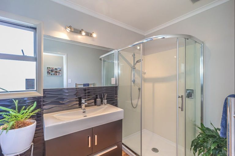 Photo of property in 166 Bartholomew Road, Levin, 5510