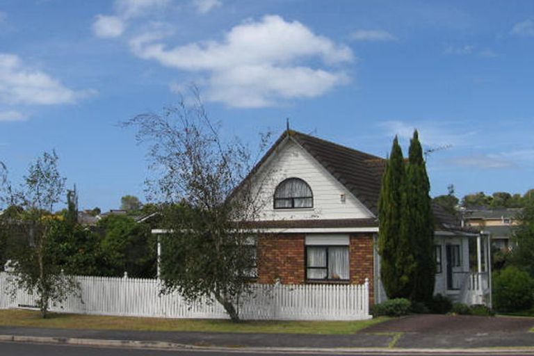 Photo of property in 44 Centorian Drive, Windsor Park, Auckland, 0632