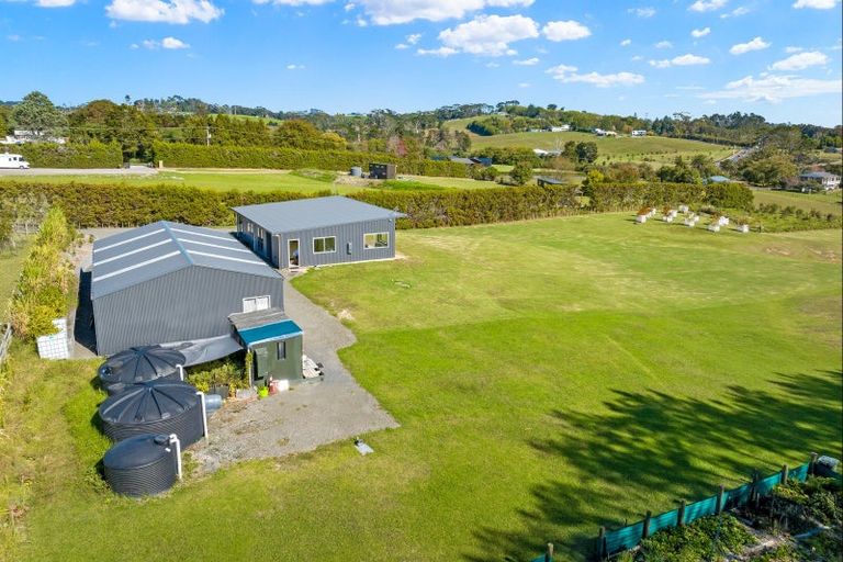 Photo of property in 4 Hanham Road, Kumeu, 0891