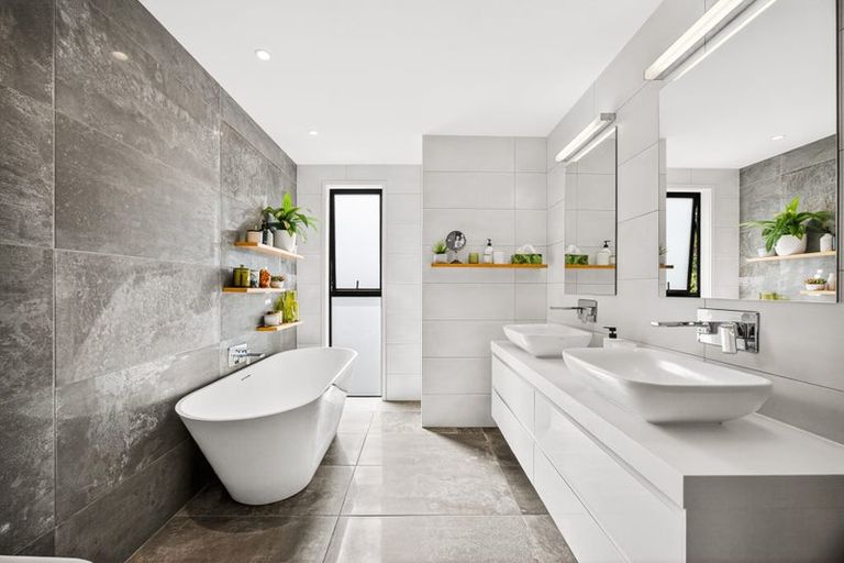 Photo of property in 24 Park Rise, Campbells Bay, Auckland, 0630