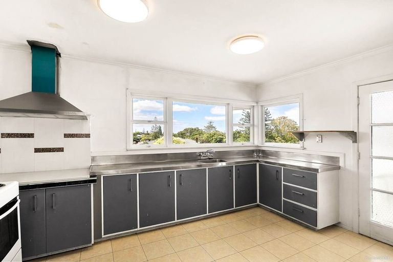 Photo of property in 3179 Great North Road, New Lynn, Auckland, 0600
