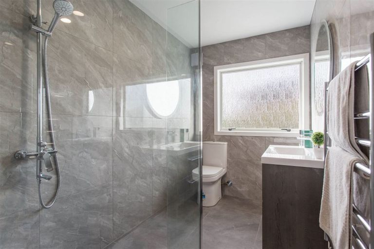 Photo of property in 2 San Marino Drive, Henderson, Auckland, 0612