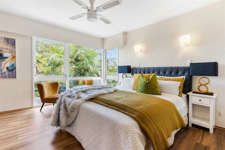 Photo of property in 5 Odette Road, Totara Vale, Auckland, 0629