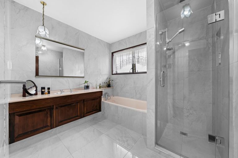 Photo of property in 11 Jessika Place, Conifer Grove, Takanini, 2112