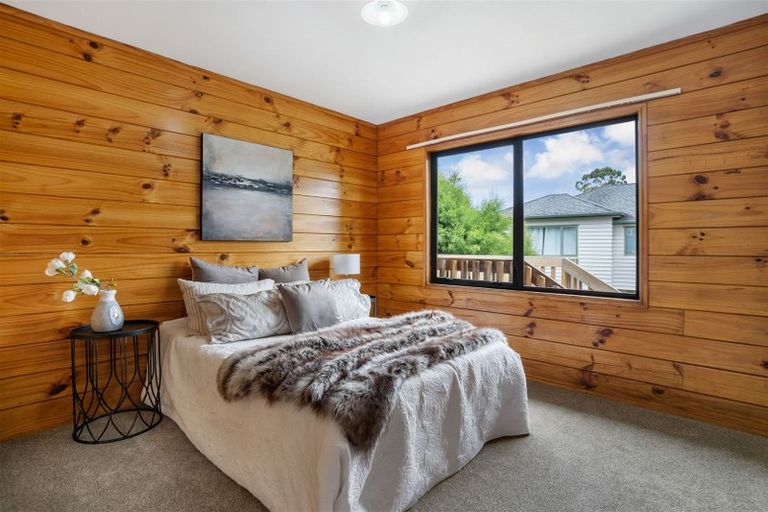 Photo of property in 2/16 Laurina Road, Sunnynook, Auckland, 0620