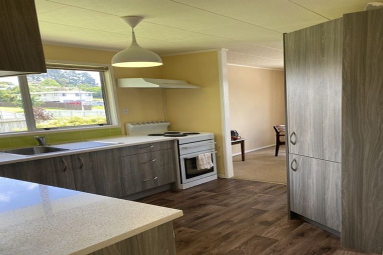 Photo of property in 42 Claverdon Drive, Massey, Auckland, 0614