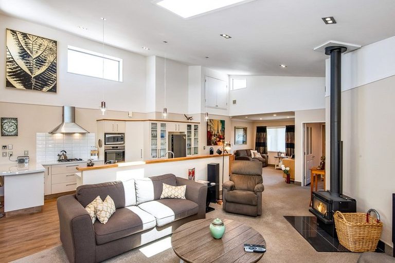 Photo of property in 26 Gandalf Crescent, Paraparaumu, 5032