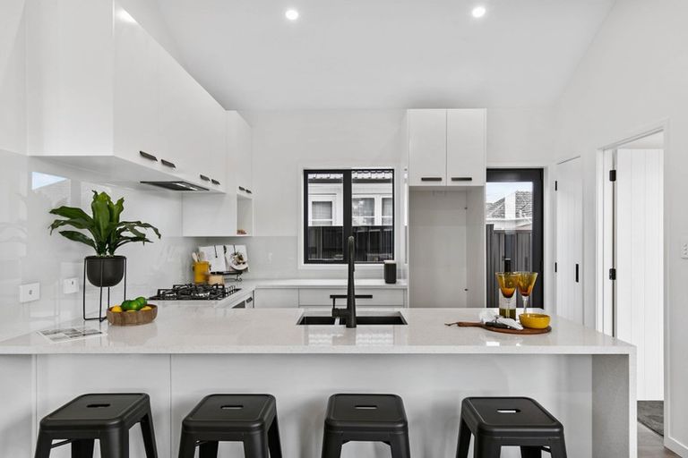 Photo of property in 54d Te Atatu Road, Te Atatu South, Auckland, 0610